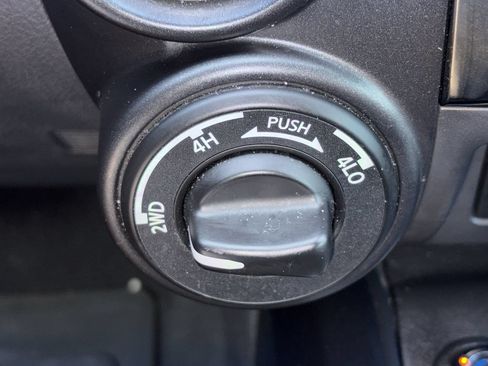 Used 2021 Nissan Titan PRO-4X w/ Pro-4x Convenience Package AWD/4WD image 19