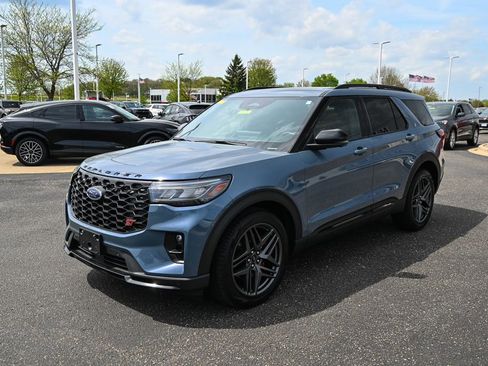 Certified 2025 Ford Explorer ST w/ Sun And Sound Package AWD/4WD image 9