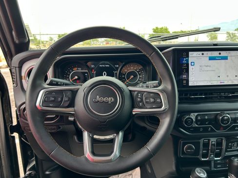Used 2024 Jeep Wrangler Unlimited Sahara AWD/4WD image 9