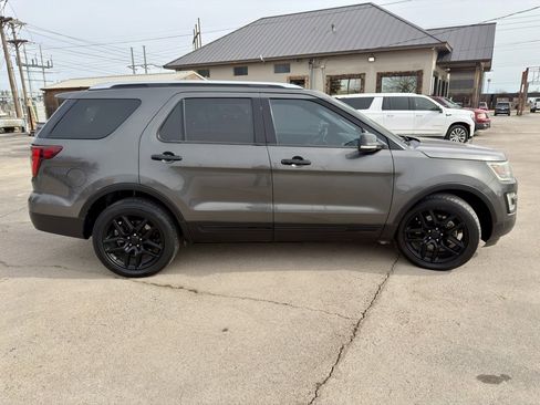 Used 2017 Ford Explorer Sport w/ Equipment Group 401A image 7