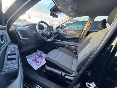 Used 2021 Nissan Rogue S image 9