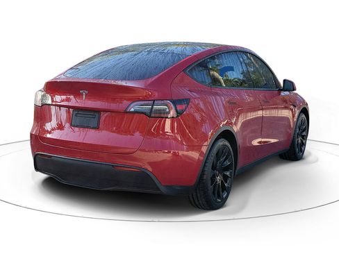 Used 2021 Tesla Model Y 2WD image 4