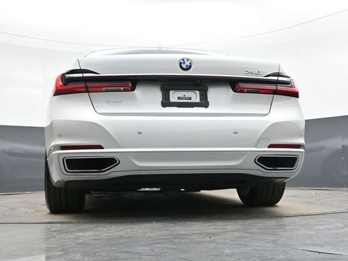 Used 2020 BMW 740i w/ Premium Package image 30