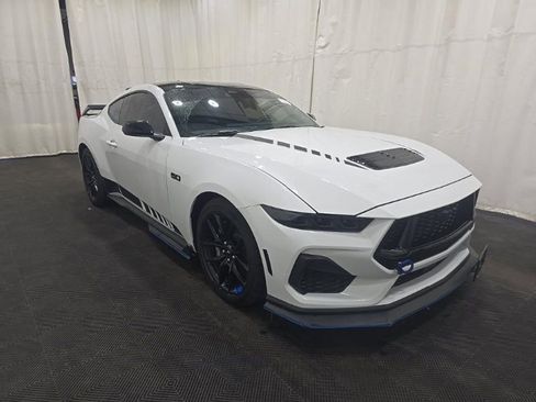 Used 2025 Ford Mustang GT Premium RWD image 3