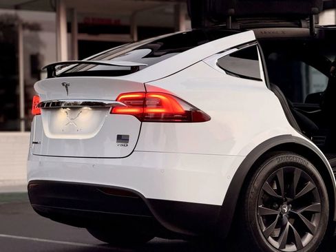 Used 2016 Tesla Model X 75D image 9