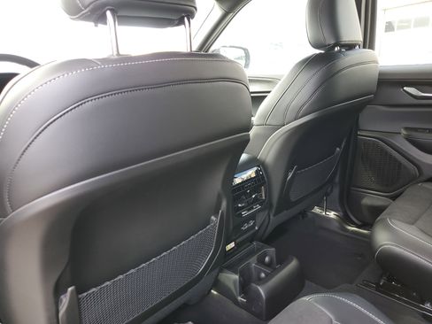 New 2025 Jeep Grand Cherokee L Altitude image 8