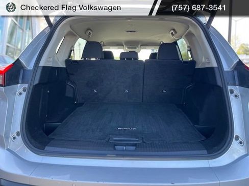 Used 2024 Nissan Rogue SV FWD image 31
