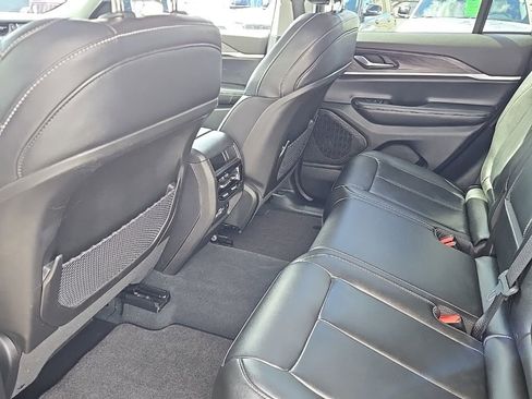 Certified 2023 Jeep Grand Cherokee Limited image 14