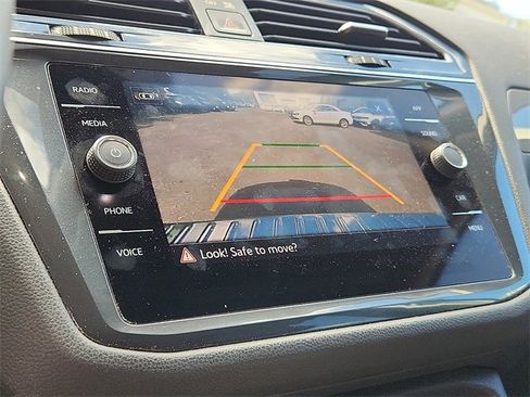 Certified 2022 Volkswagen Tiguan SE image 18