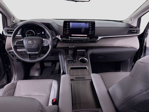 Used 2024 Toyota Sienna Limited FWD image 25