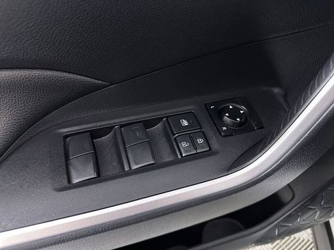 Used 2022 Toyota RAV4 LE AWD/4WD image 24