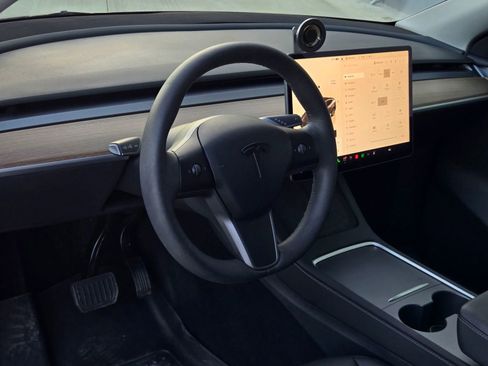 Used 2023 Tesla Model Y Long Range image 11