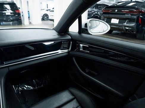 Used 2020 Porsche Panamera 4 image 11