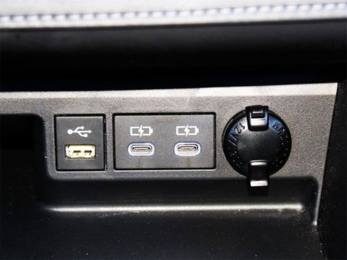 Used 2022 Toyota Highlander Limited image 23