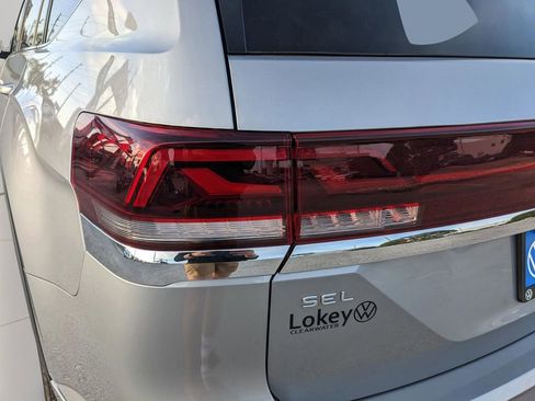 Used 2025 Volkswagen Atlas SEL Premium R-Line image 9