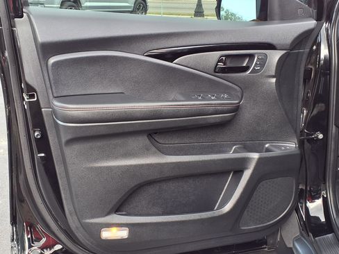 Used 2025 Honda Passport Black Edition image 15