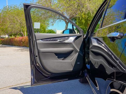 Certified 2025 Cadillac XT6 Premium Luxury w/ Technology Package image 20