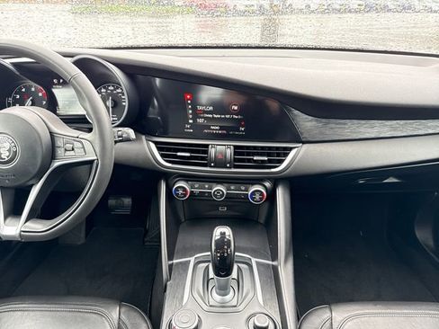 Used 2019 Alfa Romeo Giulia w/ Cold Weather Package RWD image 16
