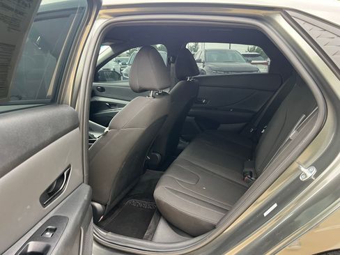 Certified 2025 Hyundai Elantra Sport FWD image 17