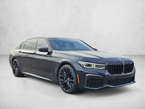 Used 2021 BMW 740i w/ M Sport Package image 3