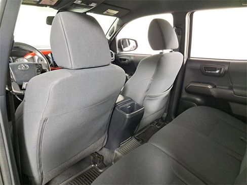 Used 2018 Toyota Tacoma TRD Off-Road image 11