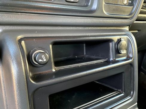 Used 2003 Chevrolet Silverado 2500 LS w/ Skid Plate Package image 16