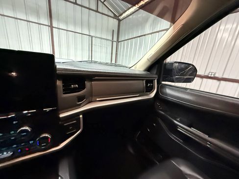 Used 2022 Ford Expedition XLT RWD image 18