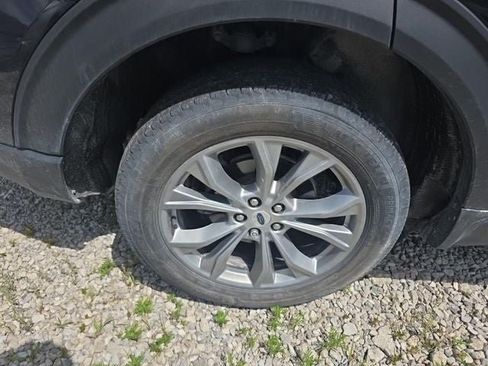 Used 2023 Ford Explorer XLT w/ Equipment Group 202A AWD/4WD image 26