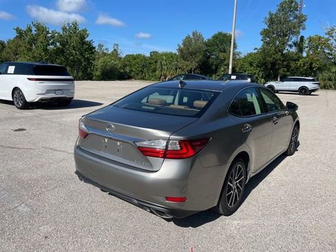 Used 2017 Lexus ES 350 w/ Luxury Package FWD image 4