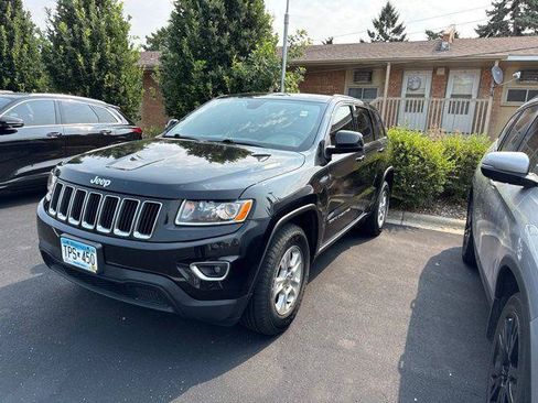 Used 2016 Jeep Grand Cherokee Laredo AWD/4WD image 2