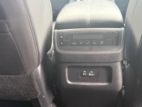 Used 2023 Nissan Pathfinder SV AWD/4WD image 17