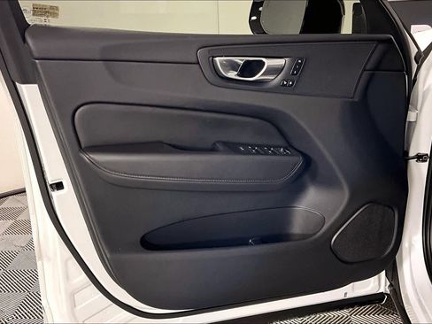 Used 2024 Volvo XC60 B5 Plus w/ Protection Package Premier image 22