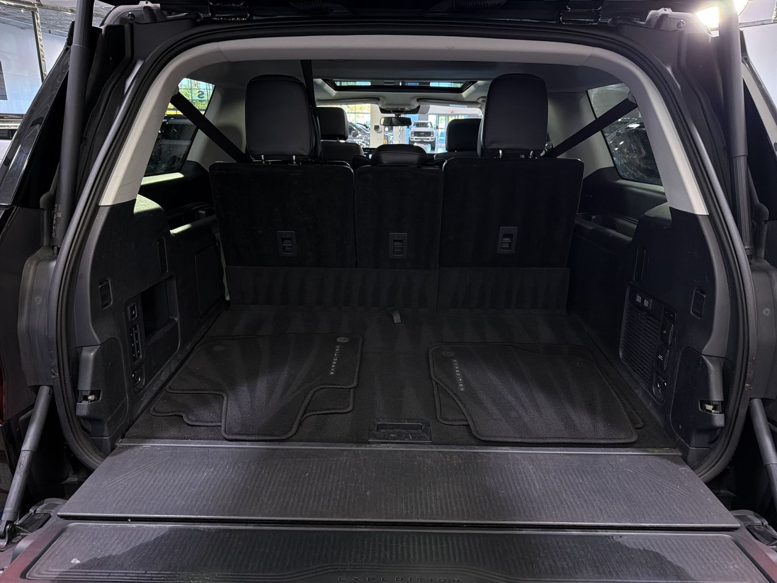 Used 2025 Ford Expedition Max Platinum AWD/4WD image 29