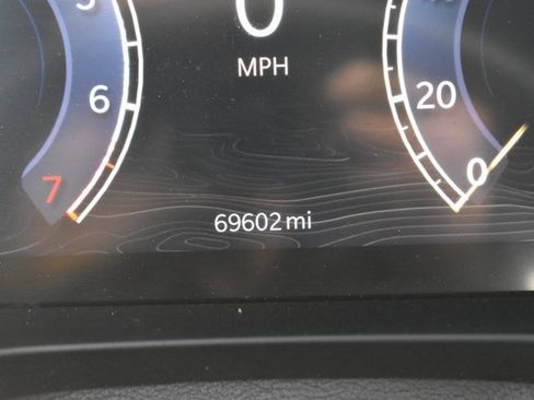 Used 2023 Jeep Grand Cherokee Laredo image 30