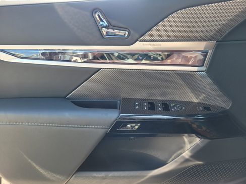 Used 2026 BMW 740i w/ Executive Package image 21