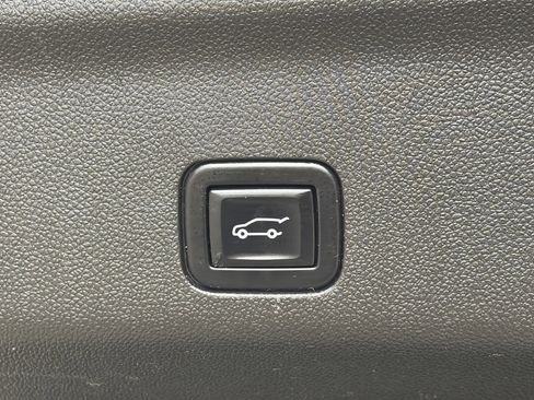 Used 2021 Chevrolet Tahoe Z71 w/ Rear Media and Nav Package image 15