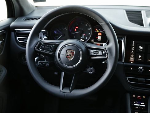 New 2026 Porsche Macan image 32