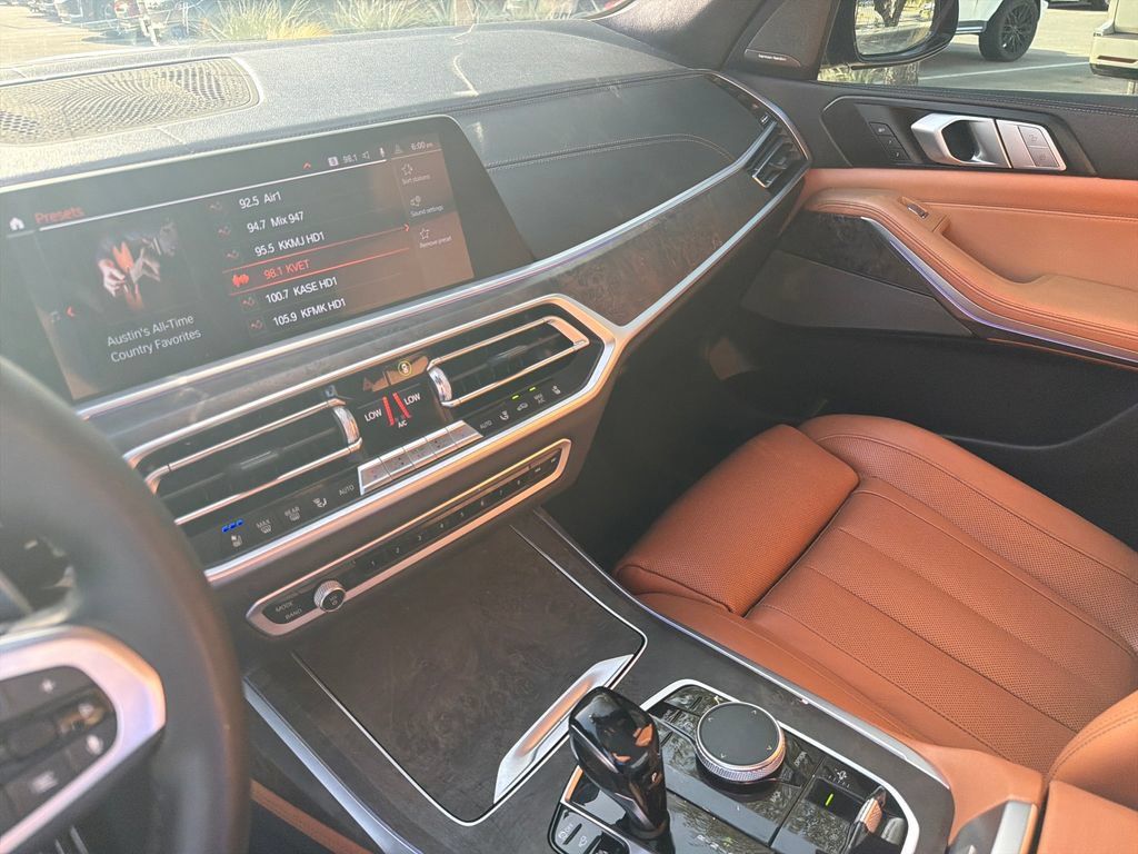 Used 2020 BMW X7 xDrive40i w/ M Sport Package AWD/4WD image 23