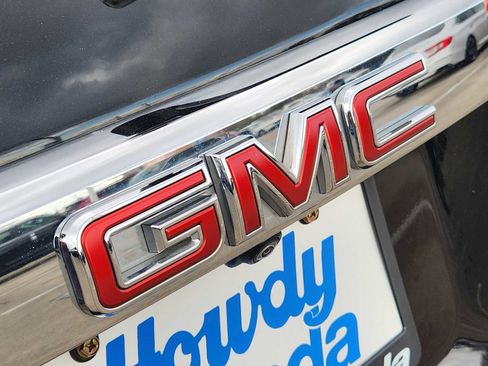 Used 2023 GMC Acadia SLE image 12