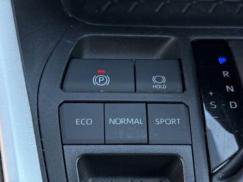 Used 2025 Toyota RAV4 XLE FWD image 22