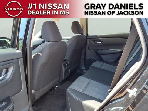 Used 2025 Nissan Rogue SV FWD image 27