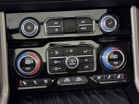 Used 2021 GMC Yukon Denali w/ Denali Premium Package image 16