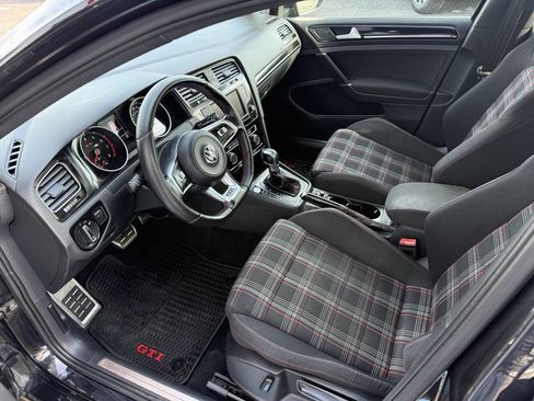 Used 2017 Volkswagen GTI Sport image 11