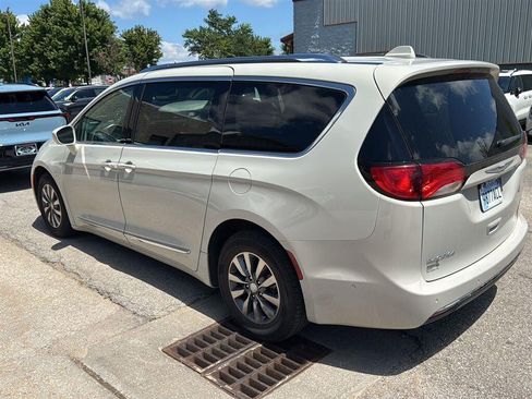 Used 2020 Chrysler Pacifica Touring-L Plus w/ Advanced Safetytec Group FWD image 5