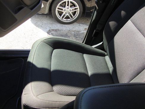 Used 2021 Chevrolet Colorado LT w/ Safety Package image 8