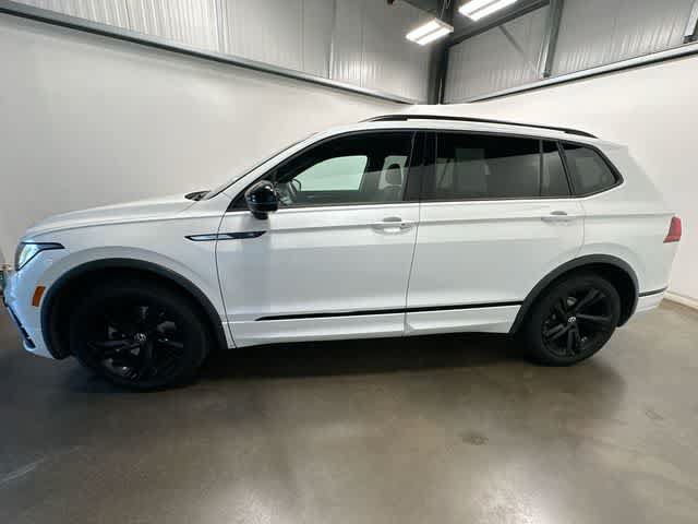 Used 2023 Volkswagen Tiguan SE R-Line FWD image 2