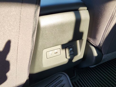 Used 2024 Nissan Frontier SV w/ SV Convenience Package image 37