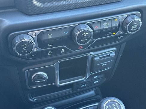 Used 2022 Jeep Gladiator Sport w/ Trailer Tow Package AWD/4WD image 19