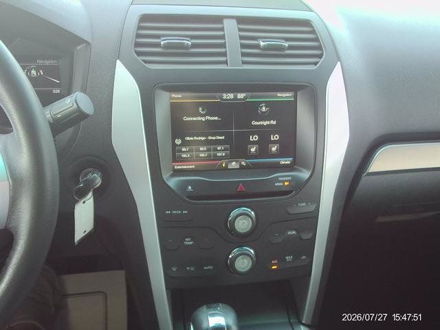 Used 2015 Ford Explorer XLT w/ Equipment Group 202A AWD/4WD image 13