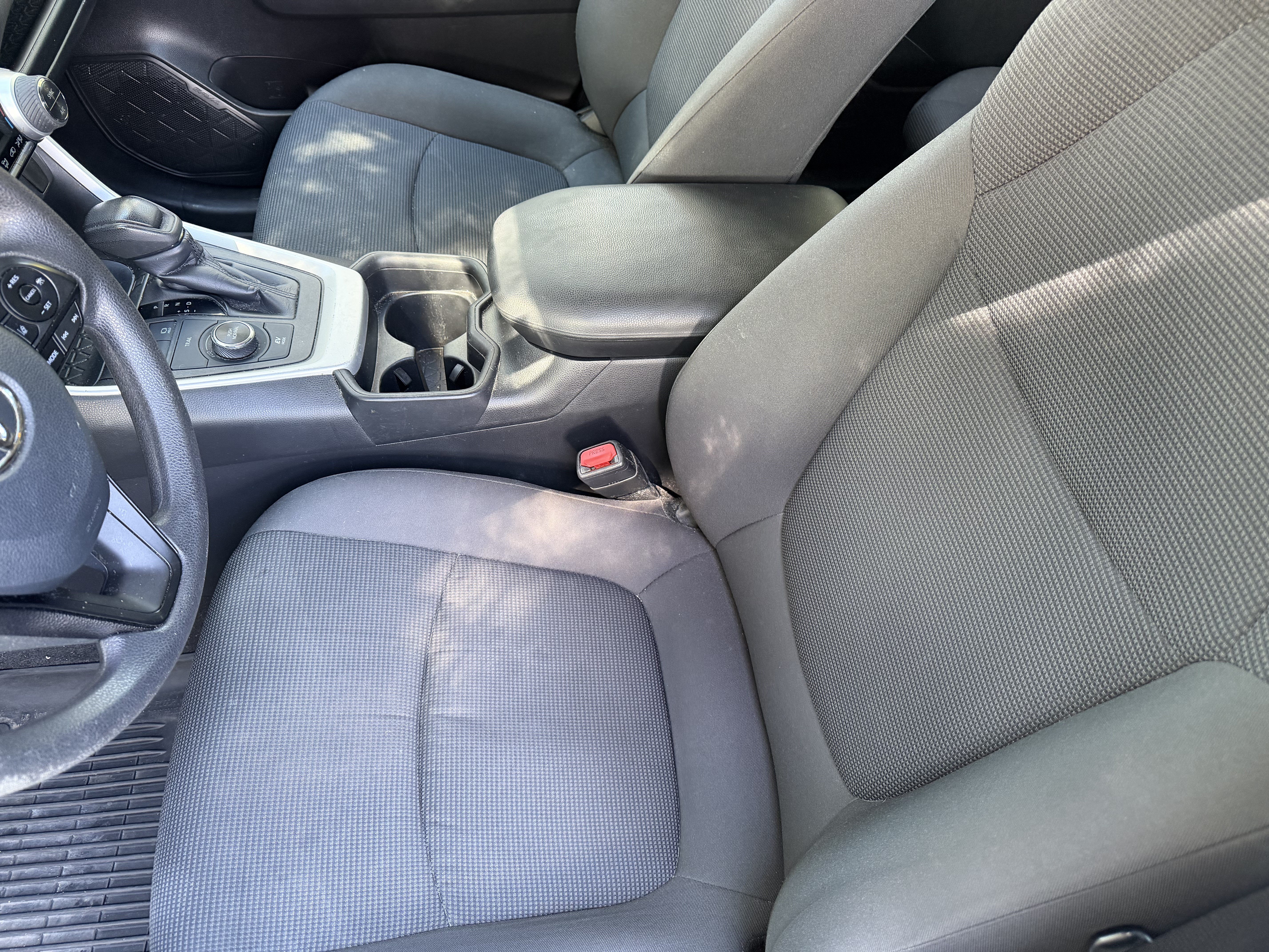 Used 2019 Toyota RAV4 LE AWD/4WD image 16